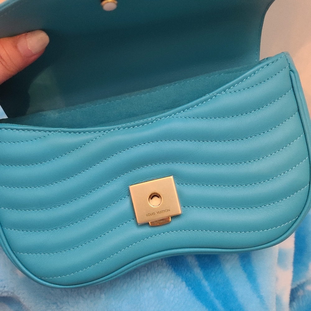 ❌❌SOLD❌❌LIKE NEW louis vuitton WAVE - Picture 6 of 13